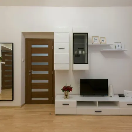 Spacious Apartment Near Wenceslas Square Prague Exterior photo