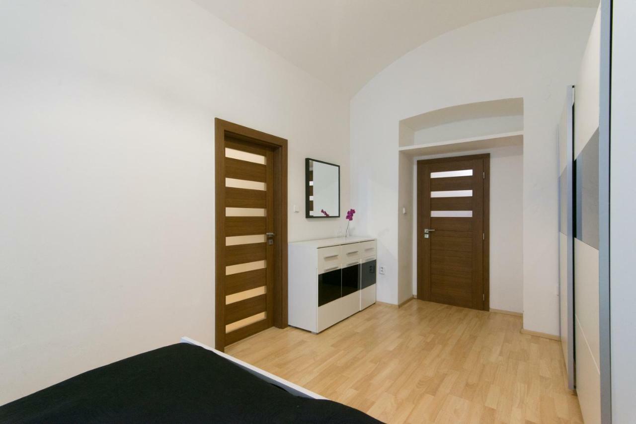 Spacious Near Wenceslas Square Appartement *